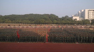 湘潭大学新生军训预演.jpg